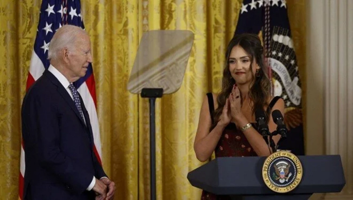 Biden Jessica Alba'dan iş istedi