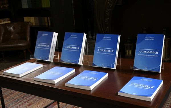 В Бакинском книжном центре состоялась презентация учебника "A grammar of contemporary Azerbaijani"