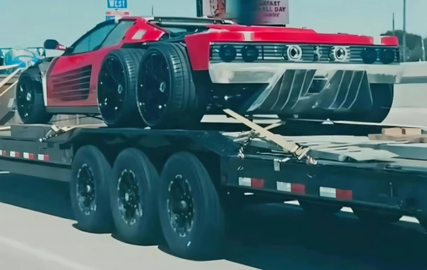 Əfsanəvi "Ferrari Testarossa" altı təkərli superkara çevriləcək