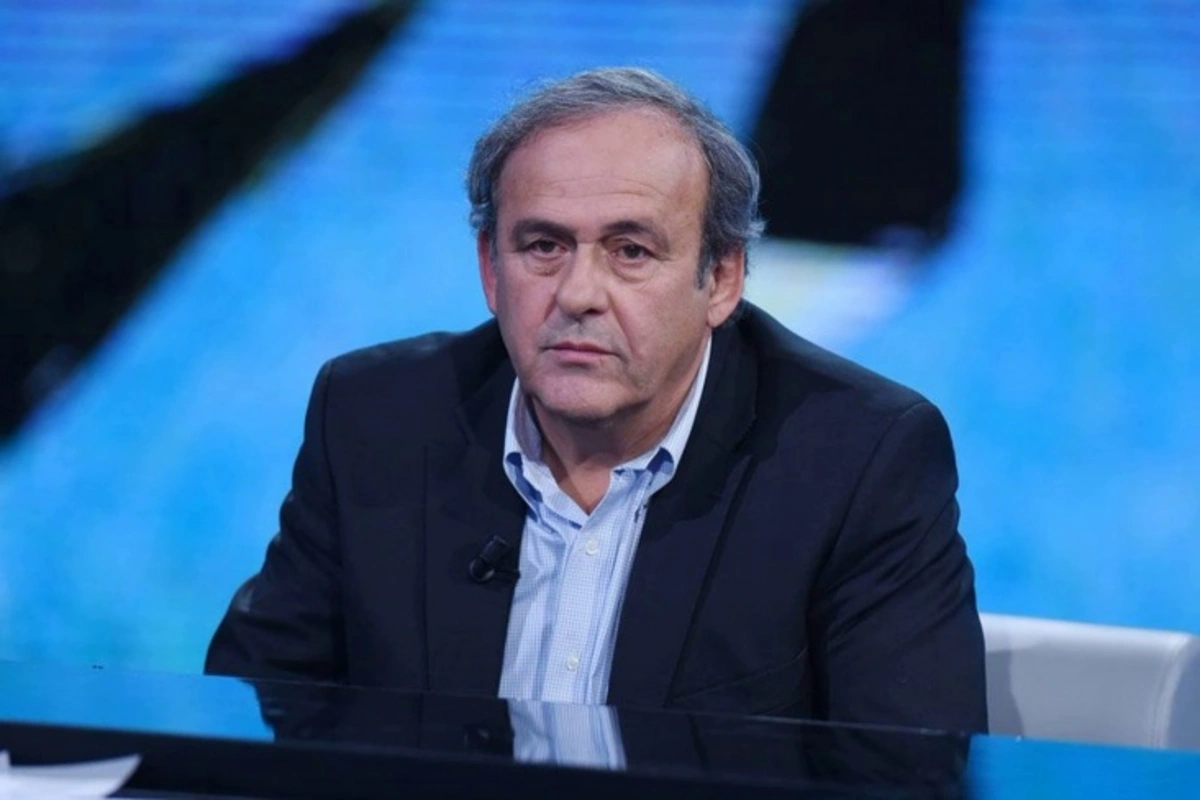 Mişel Platini oyunlarda futbolçu sayının azaldılmasını təklif edib