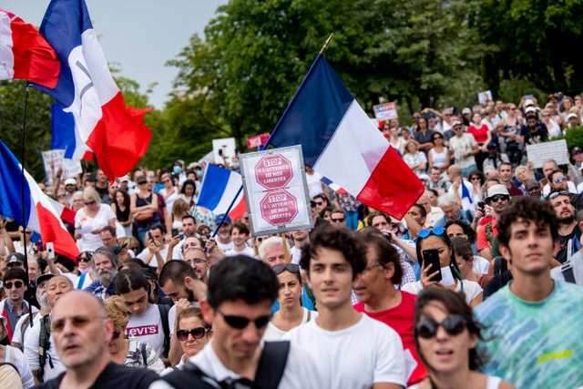 Parisdə Makrona qarşı nümayiş keçirilib