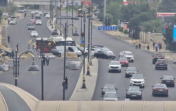 В Баку частично сняты ограничения на движение транспорта по проспекту 8 Ноября