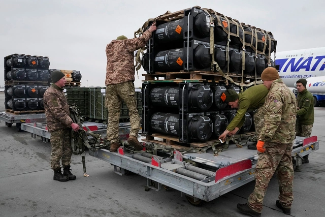 СМИ: Поставки оружия Киеву в 2025 году под угрозой из-за нехватки денег союзников