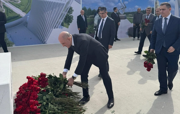 "Azərkontrakt" Açıq Səhmdar Cəmiyyətinin kollektivi Zəfər parkını ziyarət edib