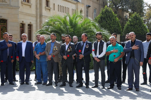 Balaxanı neftçiləri Vətən uğrunda canından keçən qəhrəman həmkarlarını yad ediblər