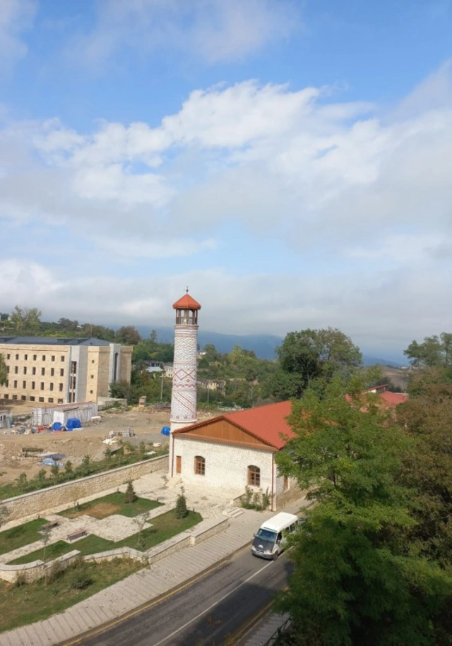 Füsunkar və əsrarəngiz Şuşa qonaqlarını artıq dirçələn və yenilənən siması ilə qarşılayır