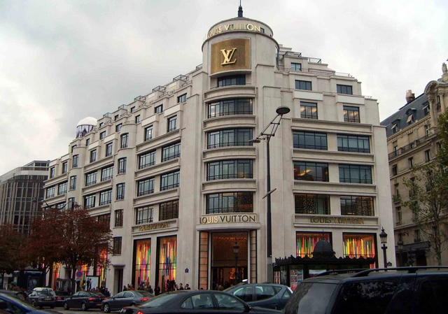 В центре Парижа ограбили магазин Louis Vuitton