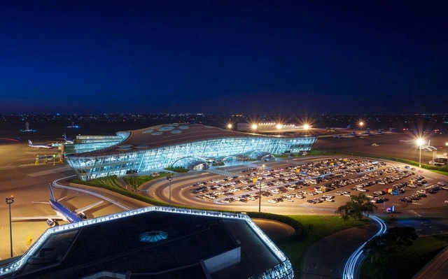 İran hava məkanı bağlandığından beynəlxalq aviaşirkətlər məcburi eniş üçün Bakı aeroportuna üz tutub