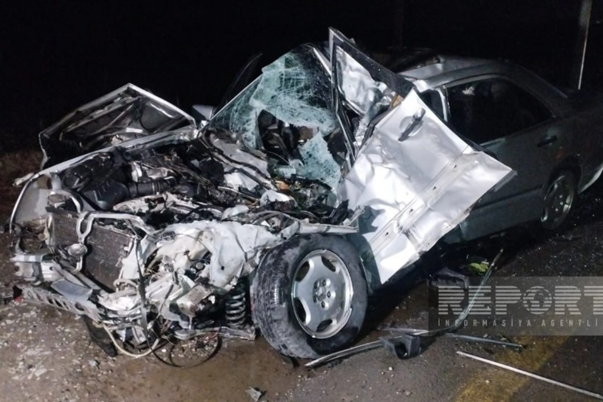 Kürdəmirdə "Mercedes" "KamAZ"a çırpıldı: Yaralananlar var