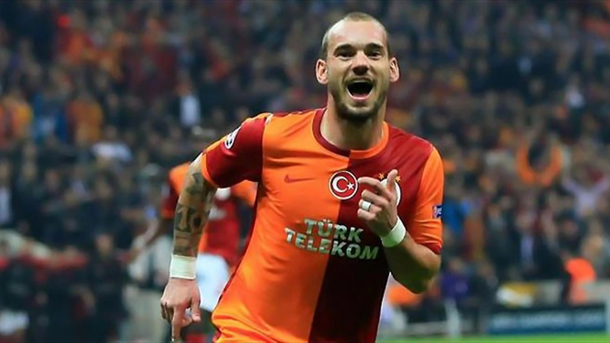 "Qalatasaray"ın sabiq oyunçusu Uesli Sneyder yenidən futbola qayıdır