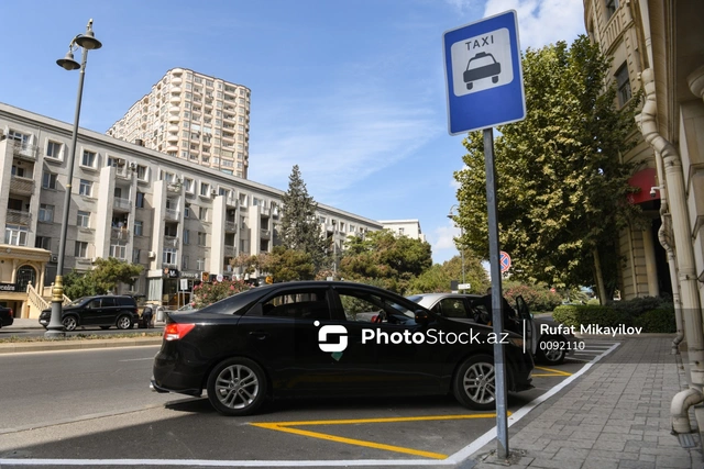 Bakının Tbilisi prospektində yeni taksi duracaqları yaradıldı