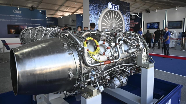 TEI, Türkiye'nin İlk Milli Turbofan Motoru TF6000'i TEKNOFEST'te Tanıttı