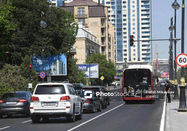 Bakı yollarının zolaqlı problemi: Çıxış yolu nədir?