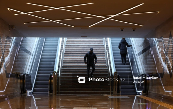 Bakı metrosunda xanım mayora xəsarət yetirildi: "Məni işarə edərək nəsə deyirdi"