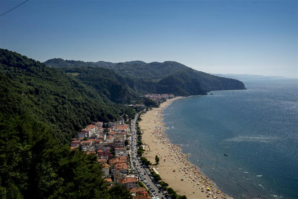 Amasra'da tatil kabusa döndü: Rus turistler kayalıklarda mahsur kaldı