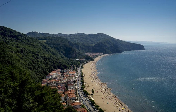 Amasra'da tatil kabusa döndü: Rus turistler kayalıklarda mahsur kaldı