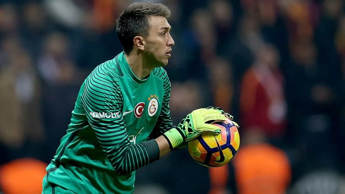 Galatasaray'ın kalecisi Muslera, Uruguay'da mahalle satın aldı