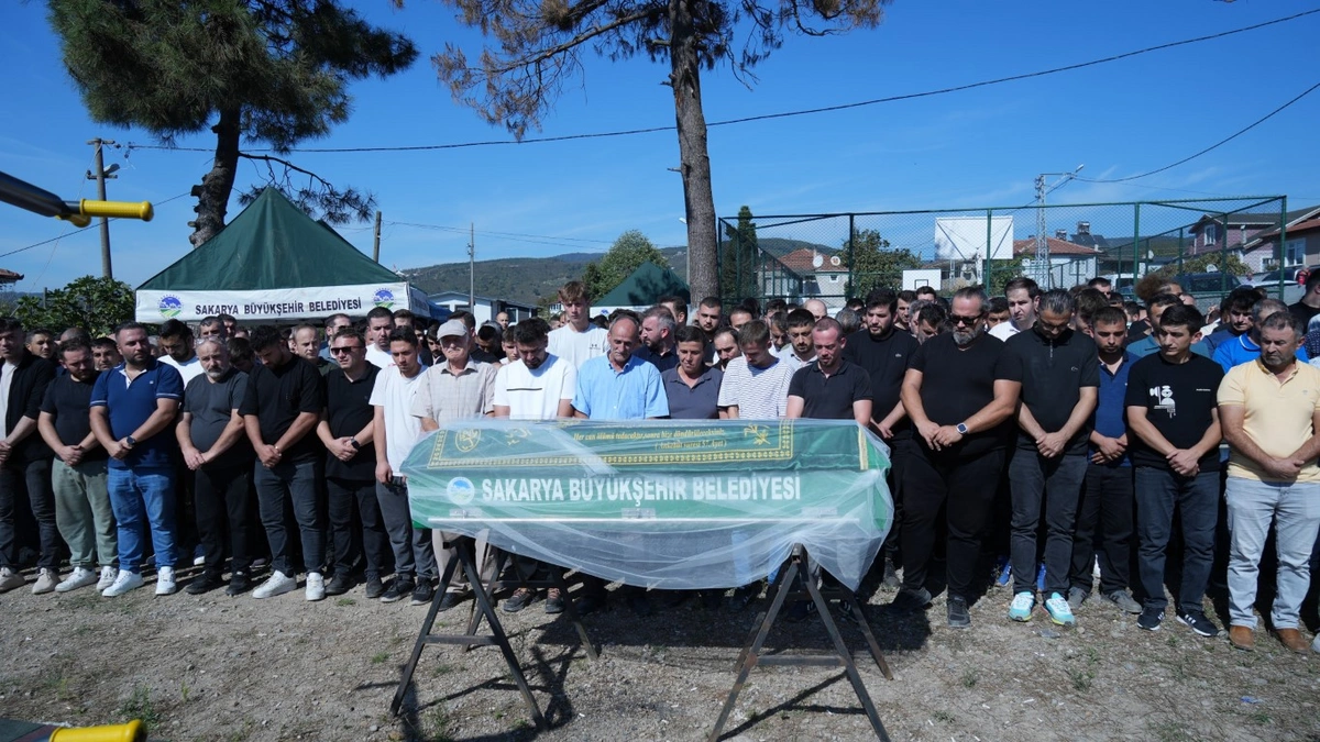 Fabrika patlamasında hayatını kaybeden genç kadın, düğününe 1 ay kala toprağa verildi