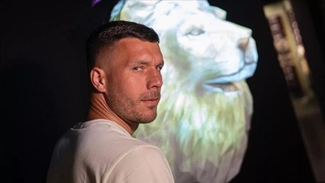 Efsane golcü Podolski 39 yaşında futbola veda etti