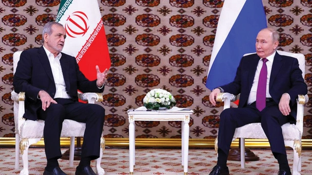 Putin ve Pezeşkiyan'dan tarihi buluşma