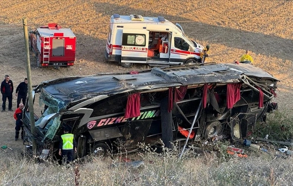 Afyonkarahisar'da feci otobüs kazası: 21 yaralı