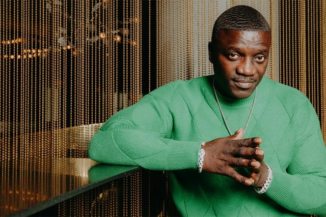 Знаменитый американский рэпер Akon прибыл в Баку