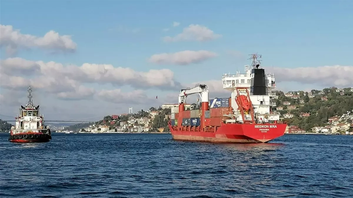 İstanbul Boğazı'nda gemi krizi: Ulaşım felç oldu