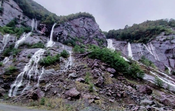 Şiddetli yağış Artvin'de hayatı olumsuz etkiledi: Köy yolları kapandı