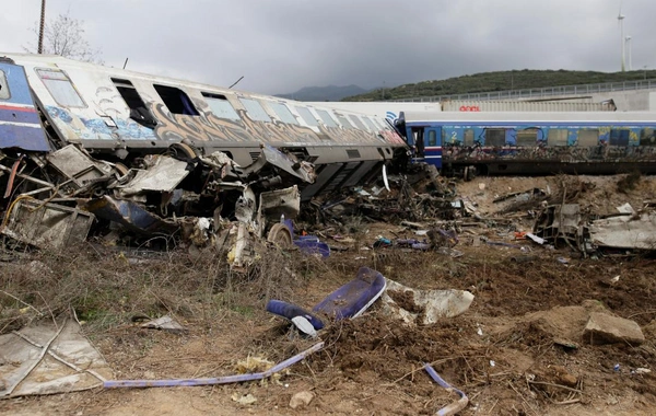 Mısır'da korkunç tren kazası oldu