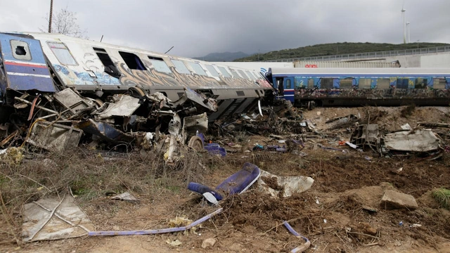 Mısır'da korkunç tren kazası oldu