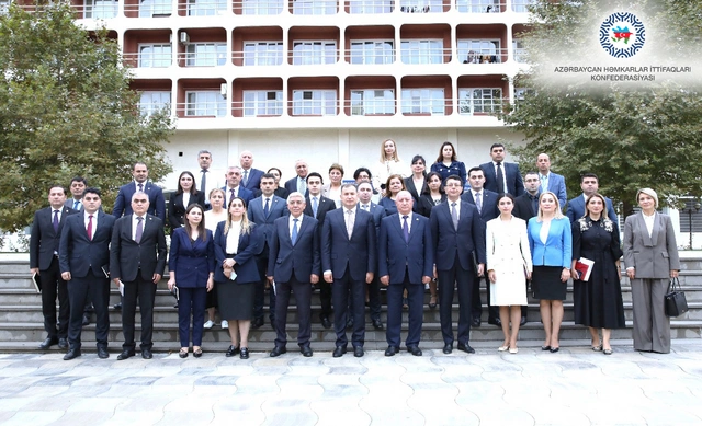 AHİK sədri qurumun Əmək və Sоsial Münasibətlər Akademiyasında tədrisin vəziyyəti ilə maraqlanıb