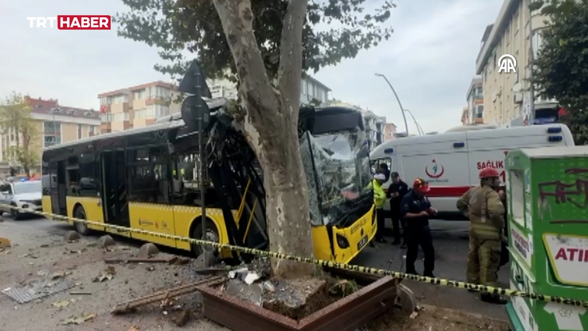 İstanbulda marşrut avtobusu ağır qəza törətdi: Xəsarət alanlar var