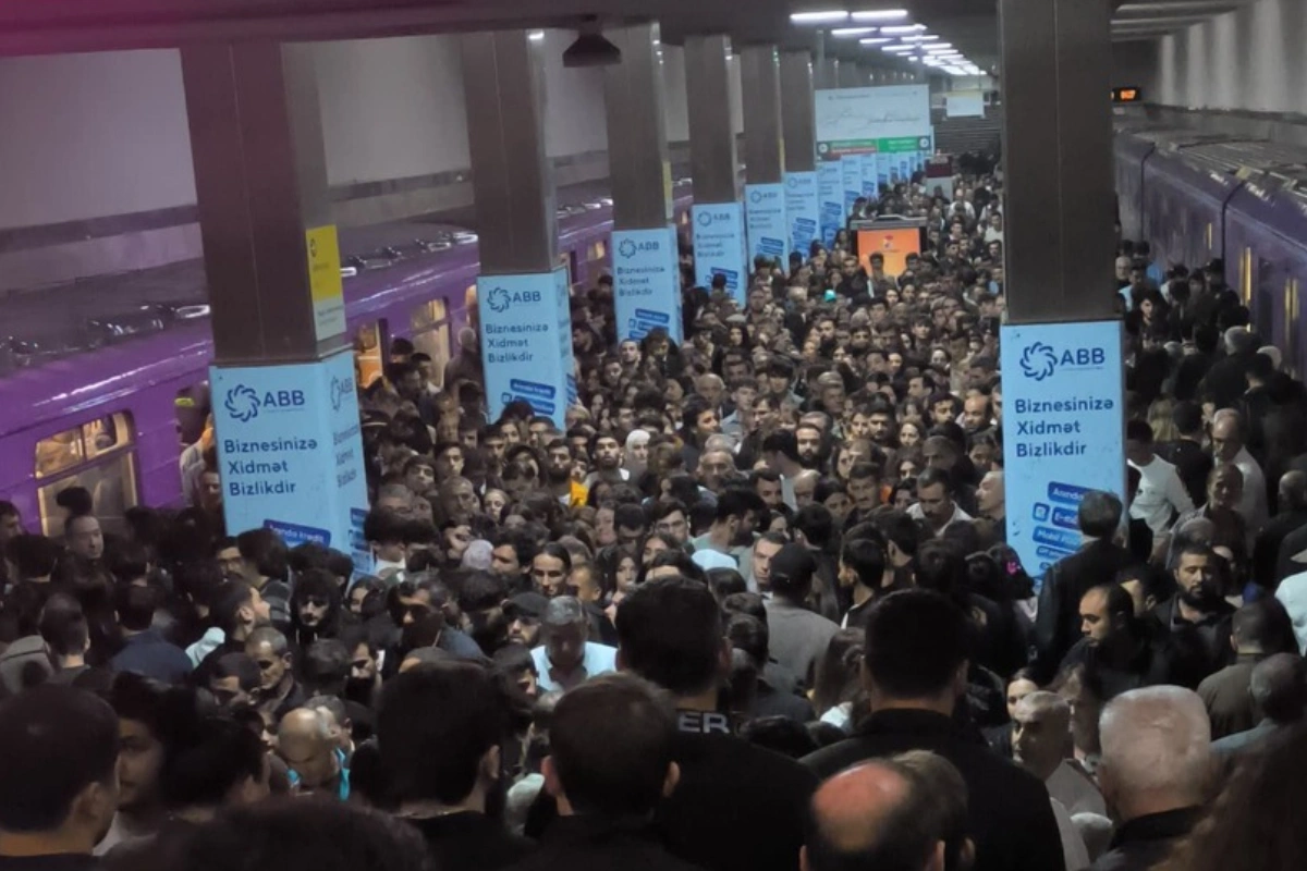 Bakı metrosunda qatarların hərəkətində yubanma yaranıb