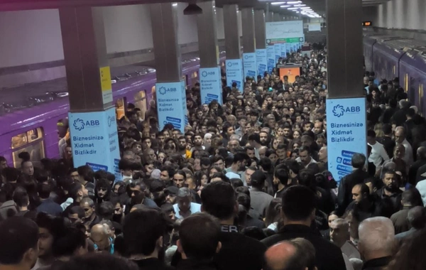 Bakı metrosunda qatarların hərəkətində yubanma yaranıb