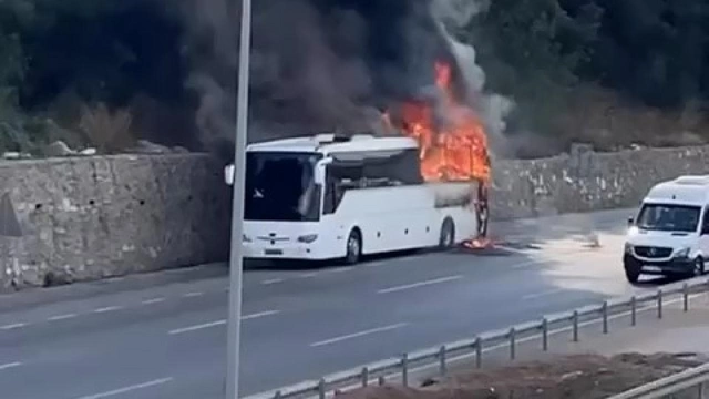 Bursa'da seyir halindeki otobüste yangın çıktı