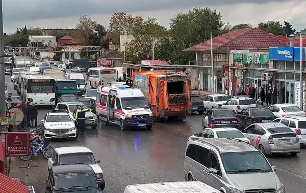 Bakıda yolu keçən piyadanı avtomobil vurdu