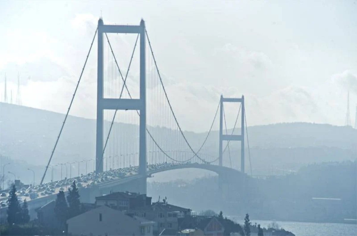 İstanbul Boğazı'nda gemi trafiği yeniden başladı