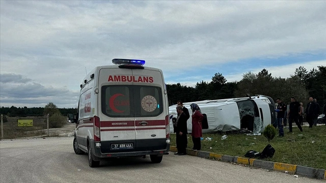 Kastamonu'da korkunç kaza: Okul servisi ve tır çarpıştı