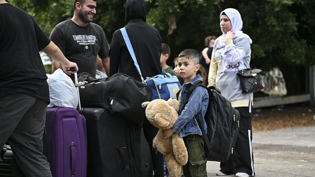 Lübnan'dan ayrılan Türkler bugün Türkiyeye dönüyor