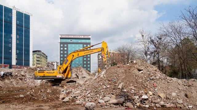 Depremde yıkılan sitede şaşırtan detay: 'Yapı farklılığı' belirlendi