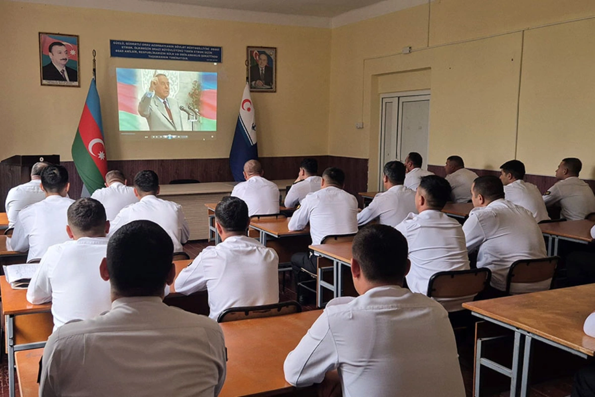 По случаю Дня восстановления независимости в азербайджанской армии состоялся цикл мероприятий