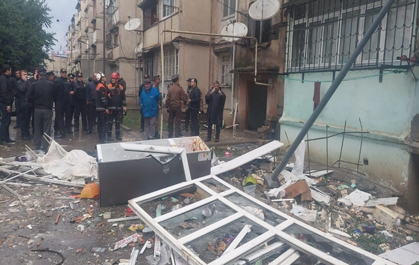 Partlayışda zərər çəkən qadın: "Yuxuda idim, bir də ayıldım ki, otağın tavanı üzərimə düşüb"