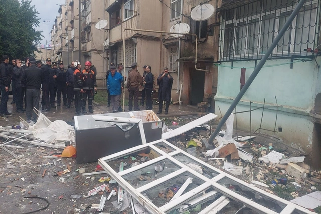 Partlayışda zərər çəkən qadın: "Yuxuda idim, bir də ayıldım ki, otağın tavanı üzərimə düşüb"