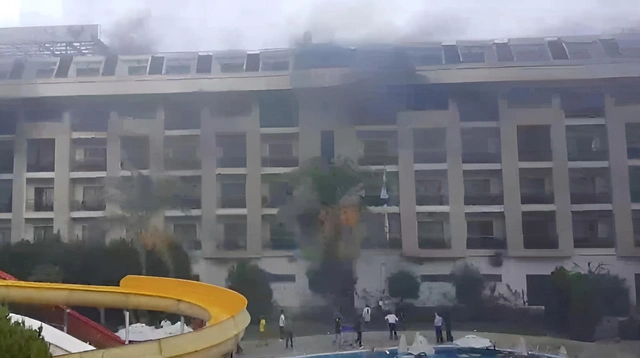 Antalya'da otel yangını: Misafirler tahliye ediliyor