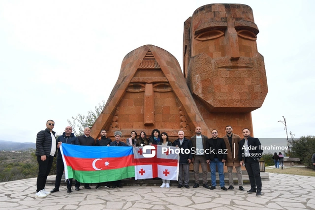 Gürcüstandan gələn səyahətçilərin ikinci qrupu Xankəndini gəzib