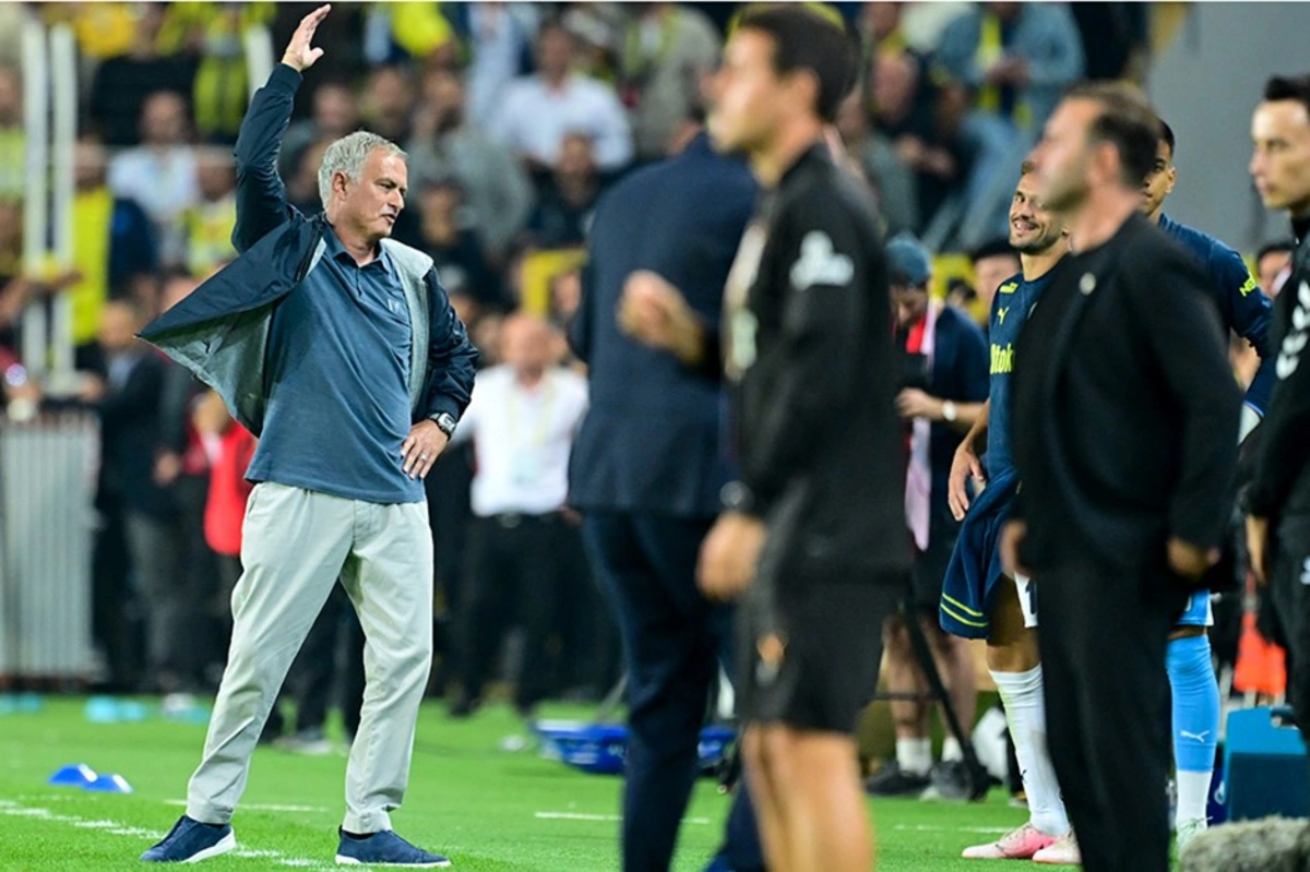 Fenerbahçe'de puan kaybı sonrası Mourinho ve yönetime büyük tepki