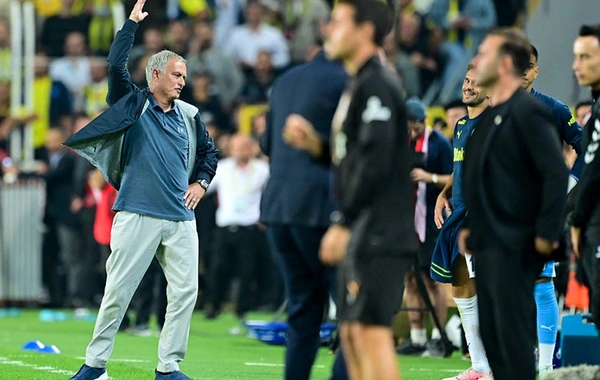 Fenerbahçe'de puan kaybı sonrası Mourinho ve yönetime büyük tepki