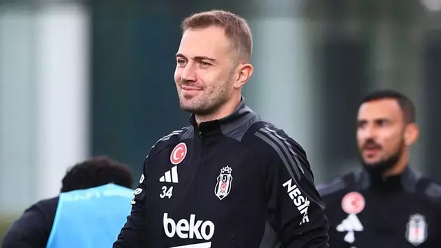 Beşiktaş'ta Lyon ve Galatasaray maçı öncesi Mert Günok sakatlandı