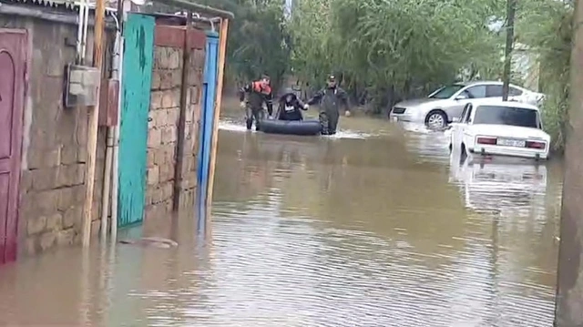 Yağış Bakı və Abşeronda fəsadlar törətdi: 31 nəfər təxliyə edildi