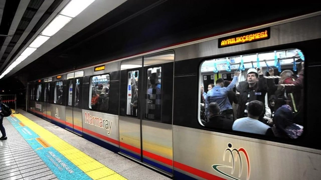 Marmaray'da teknik arıza: Seferler gecikmeli yapılıyor